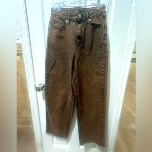 NWOT Wild Fable High-Rise
Baggy Jean Women's Size 4/27R
Brown Denim 5-Pocket